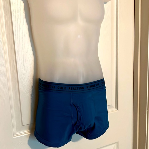 Kenneth Cole Reaction Modern Trunk - Picture 2 of 5